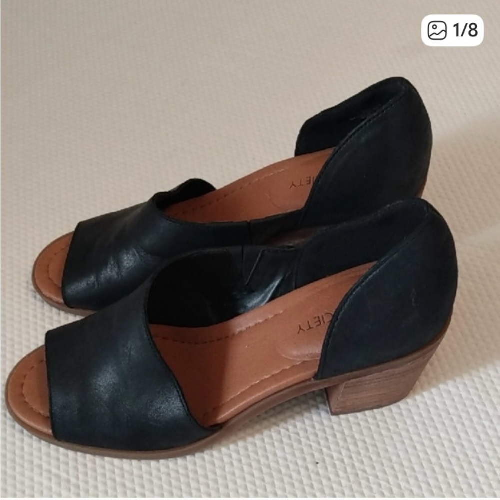 Black Open-Toe Block Heel Shoes